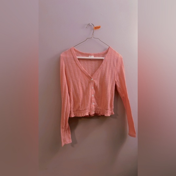 cute long sleeve crop top 💕 - Picture 1 of 4